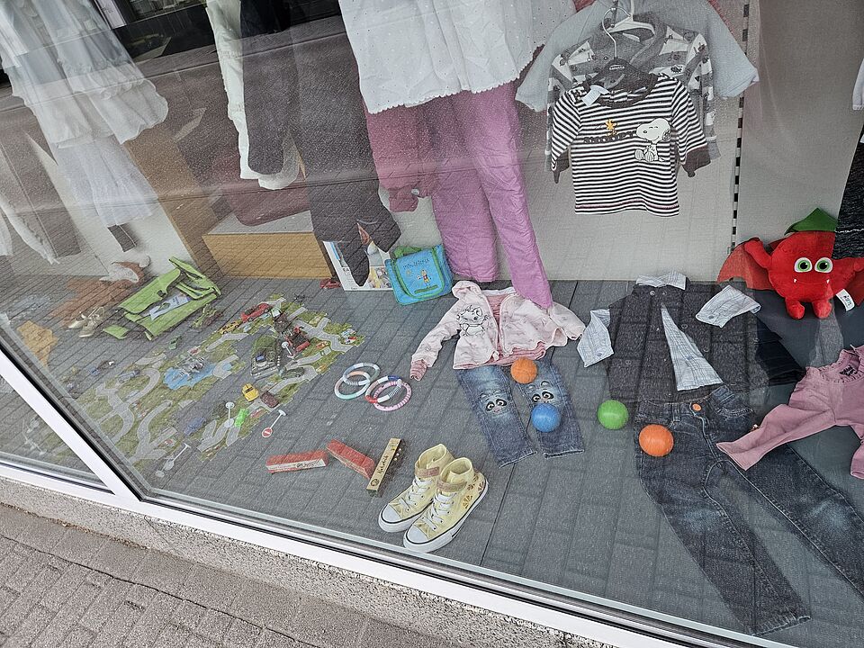 Schaufenster eines Kleiderladens