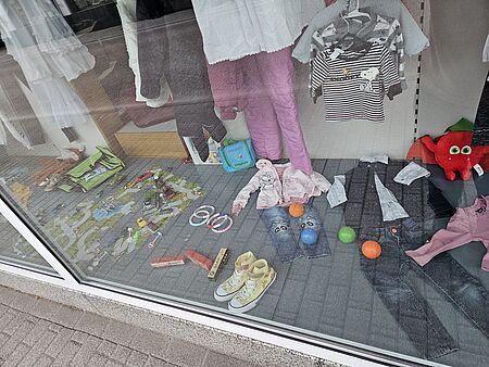 Schaufenster eines Kleiderladens